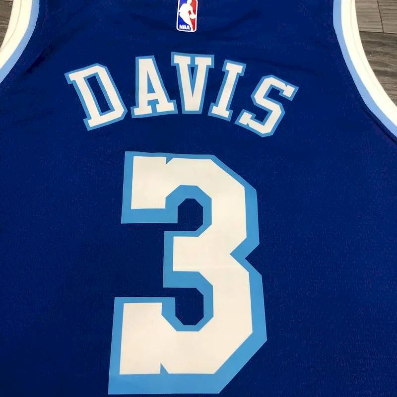 Camisa Anthony Davis Masculina Azul Versão Jogador – Edição Clássica Retro Conjunta