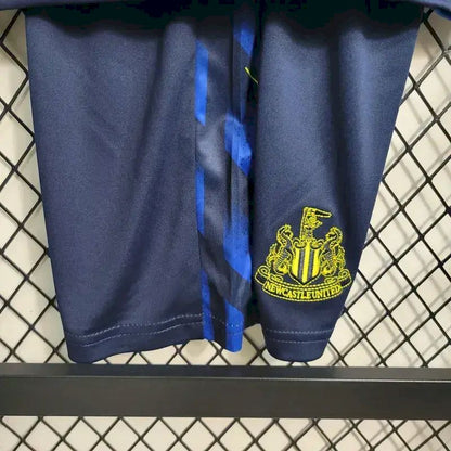 Terceiro uniforme infantil do Newcastle United 2023/24