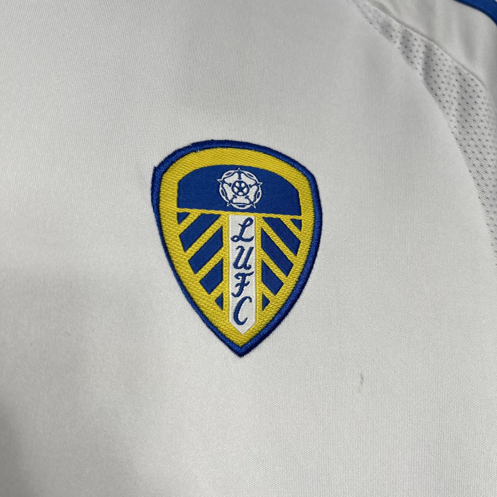 Camisa titular do Leeds United FC 2024/25