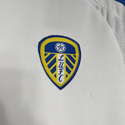 Camisa titular do Leeds United FC 2024/25
