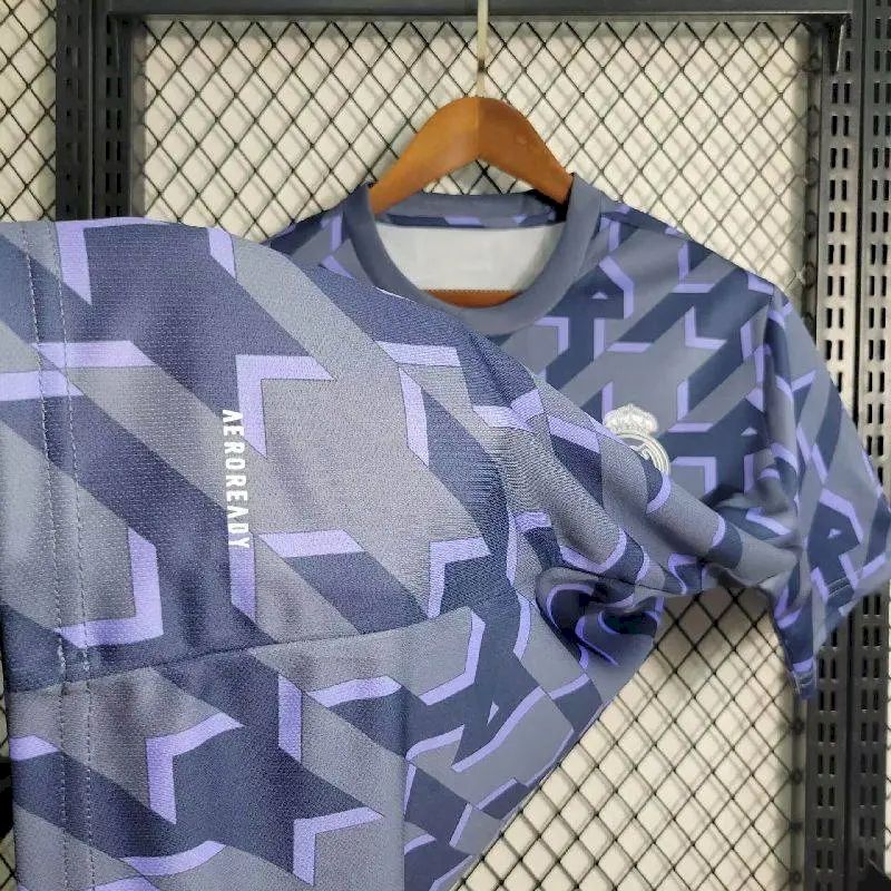 Camisa de treino pré-jogo do Real Madrid 2023/24
