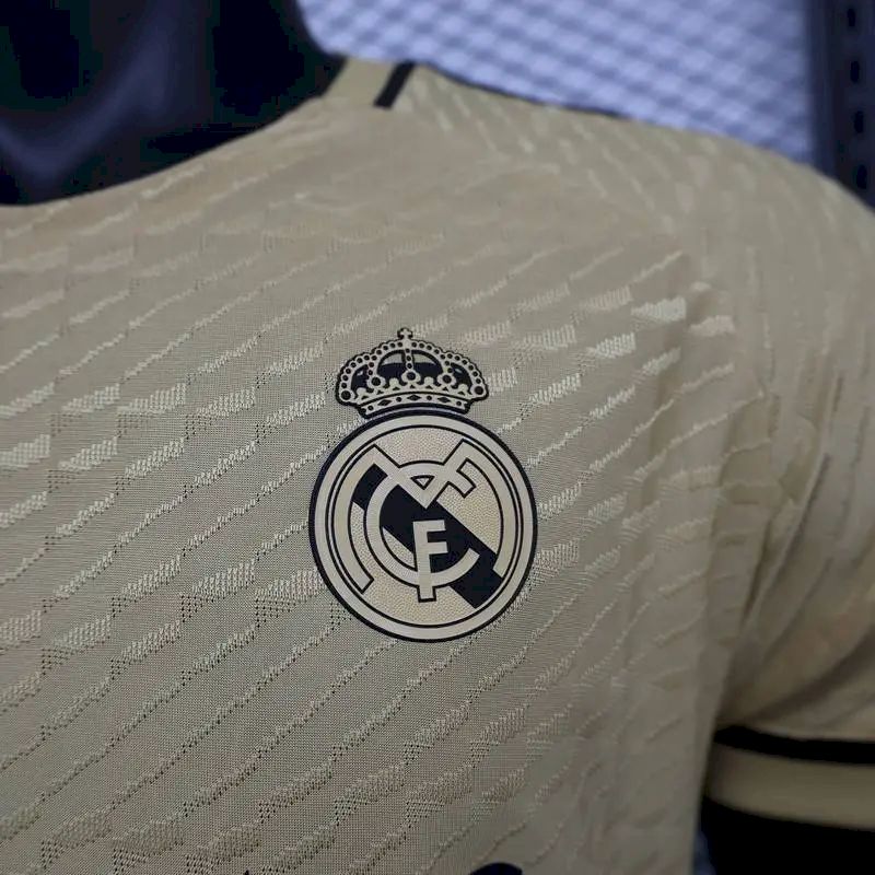 Camisa Real Madrid Edição Especial 2023/24 Versão Jogador Amarela