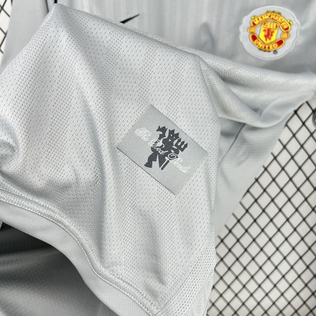 Manchester United 2007/08 Grey Goalkeeper Retro Jersey