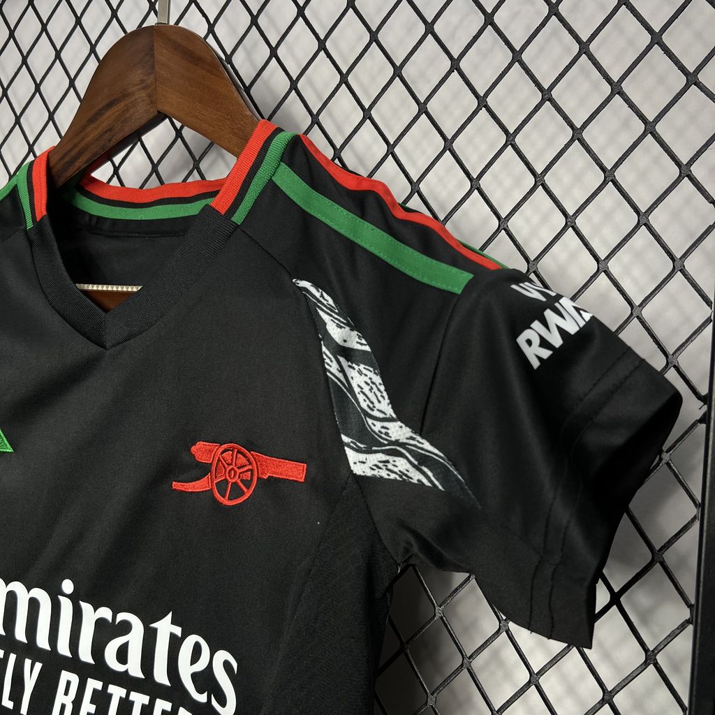 Kit reserva infantil do Arsenal 2024/25
