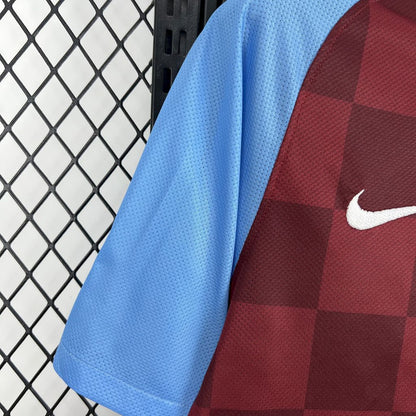 Camisa retrô do Aston Villa 2011/12
