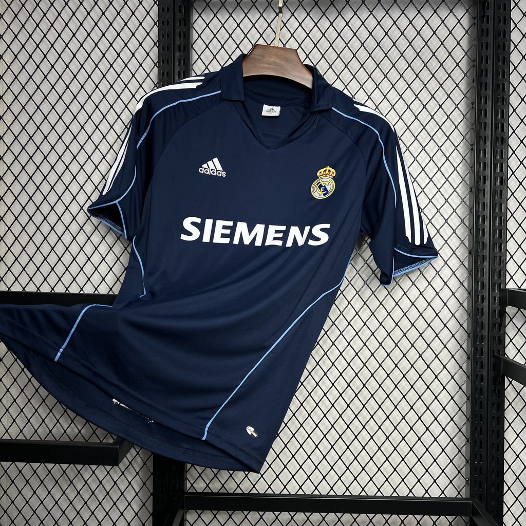 Camisa retrô reserva do Real Madrid 2005/06