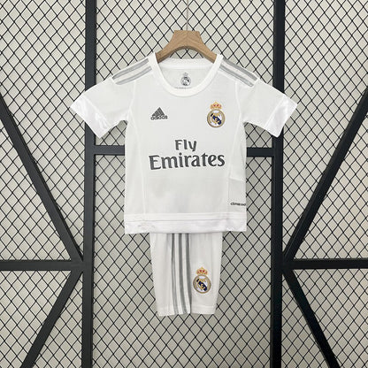 Camisa e shorts retrô infantil do Real Madrid 2015/16