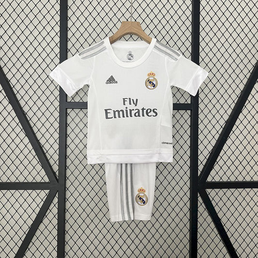 Camisa e shorts retrô infantil do Real Madrid 2015/16