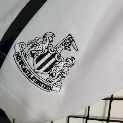 Kit reserva infantil do Newcastle United 2023/24