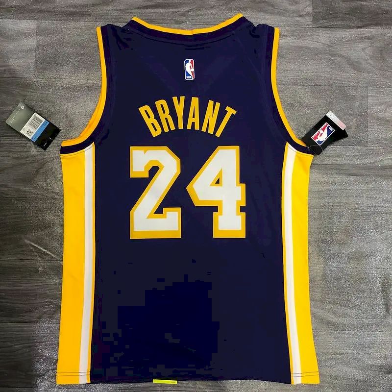 Camisa Kobe Bryant Masculina Roxa Versão Jogador – Edição Clássica Retro