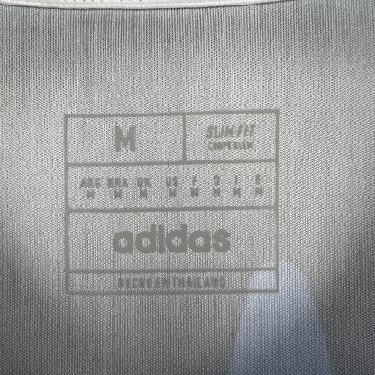 Camisa pré-jogo do Manchester United 2024/25