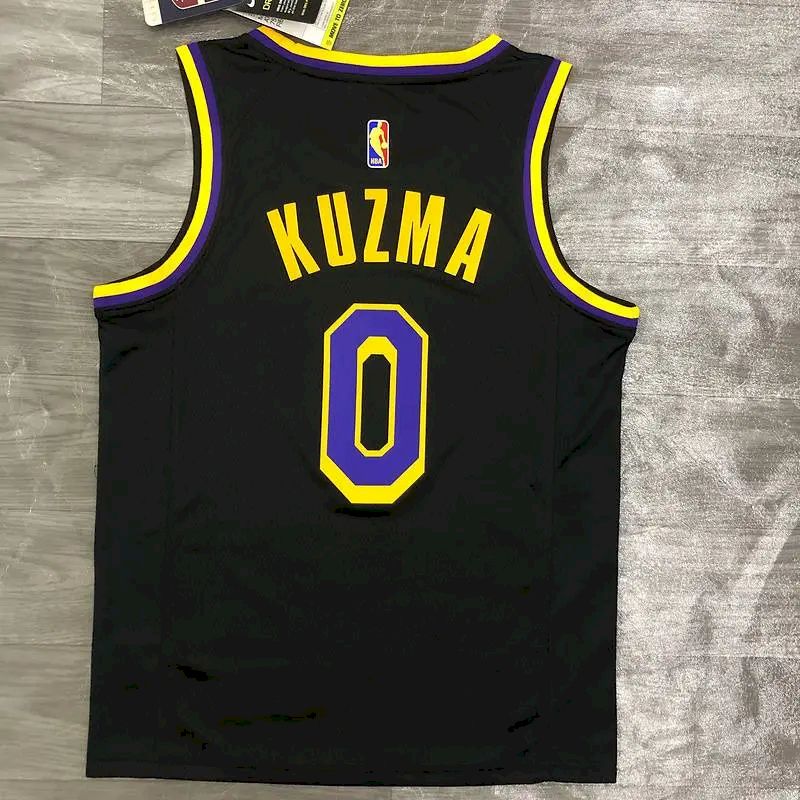 Camisa Masculina Kyle Kuzma 2020-21 Preta Swingman Versão Jogador – Edição Ganha