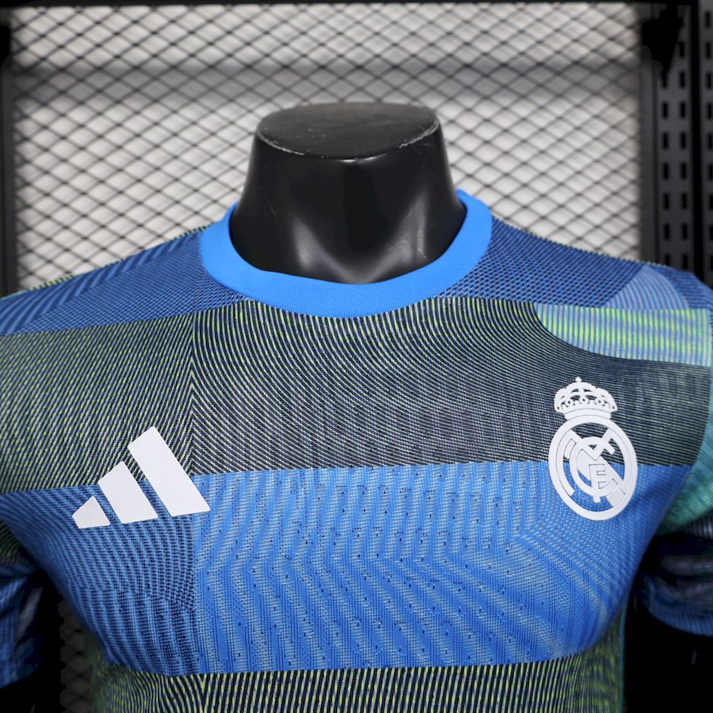 Camisa de treino pré-jogo do Real Madrid 2025/26, versão jogador