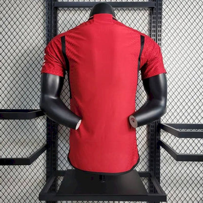 Camisa de treino pré-jogo do Manchester United 2023/24, versão jogador