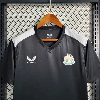 Camisa de treino pré-jogo do Newcastle United 2023/24