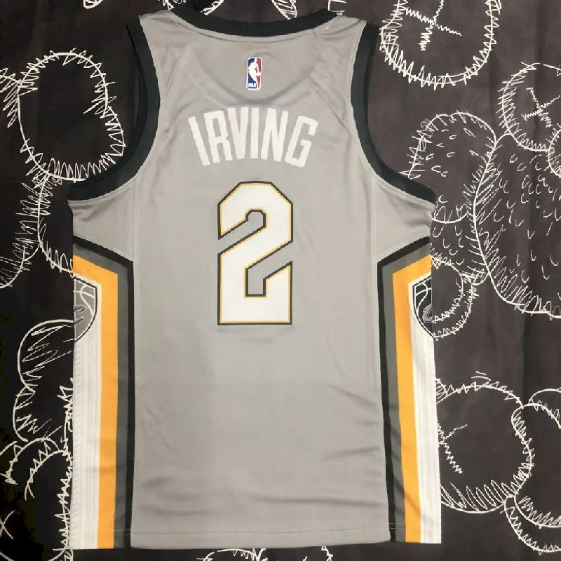 Camisa cinza masculina do time Kyrie Irving