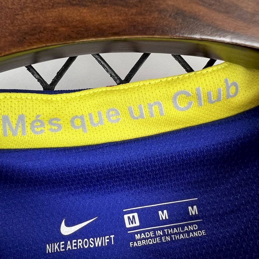 Camisa retrô titular do Barcelona 2006/07