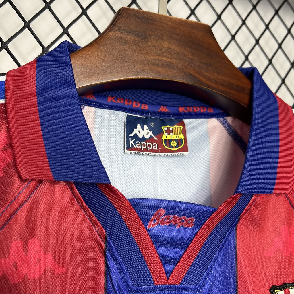 Camisa retrô titular do Barcelona 1995/97