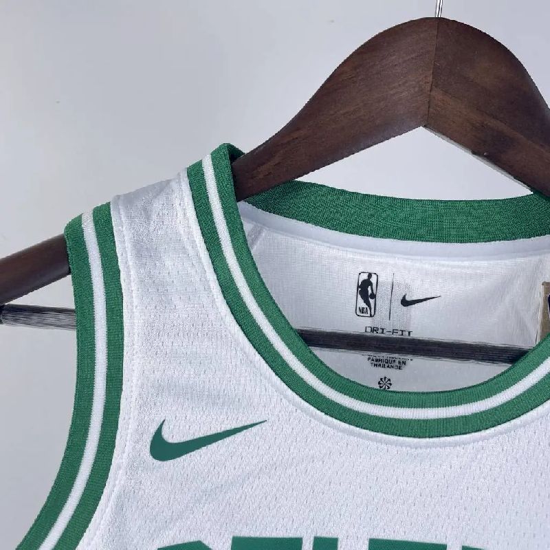Camisa branca do time juvenil Jayson Tatum