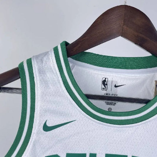 Camisa branca do time juvenil Jayson Tatum