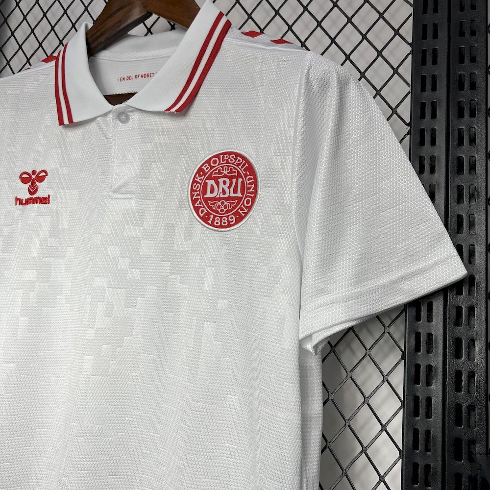 Camisa reserva da Dinamarca para a Eurocopa 2024/25