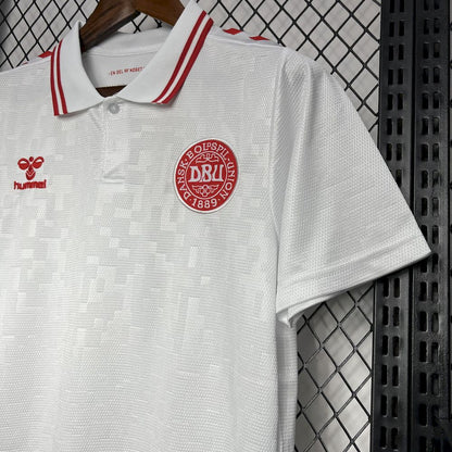 Camisa reserva da Dinamarca para a Eurocopa 2024/25
