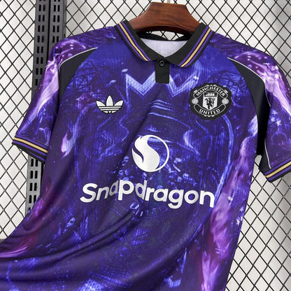 Camisa roxa edição especial do Manchester United 2025/26
