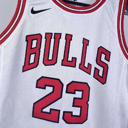 Camisa branca do time juvenil Michael Jordan