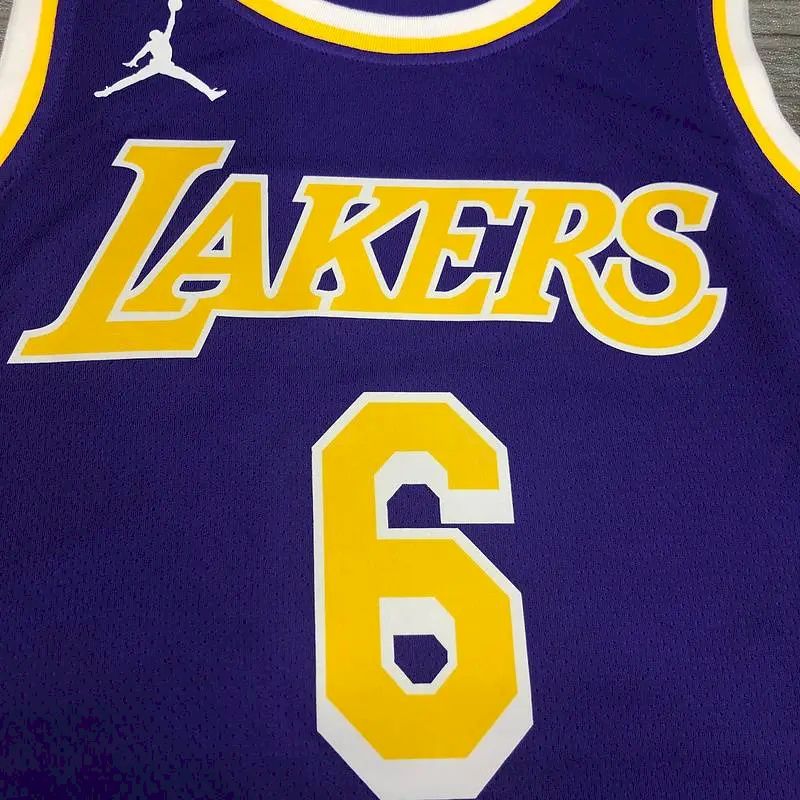 Camisa masculina LeBron James 2020-21 roxa Swingman versão jogador – Edição Statement