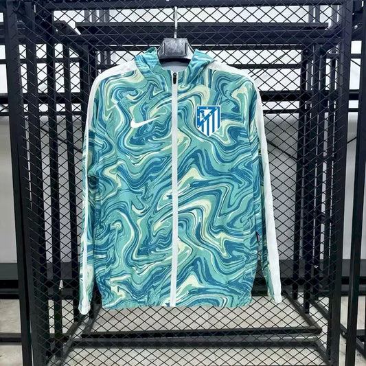 Corta-vento verde e branco 2025/26 do Atlético de Madrid