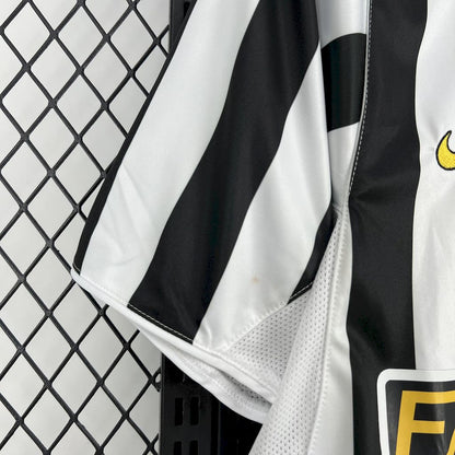 Camisa retrô titular da Juventus 2002/03