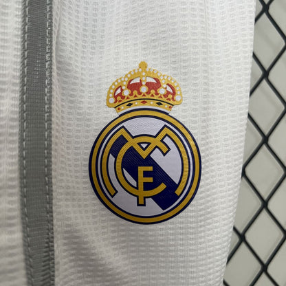 Camisa e shorts retrô infantil do Real Madrid 2015/16