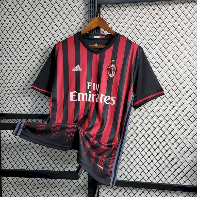 Camisa retrô titular do AC Milan 2016/17