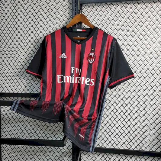 Camisa retrô titular do AC Milan 2016/17