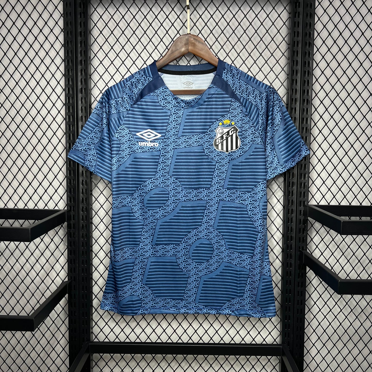 Camisa de treino pré-jogo do Santos 2024/25