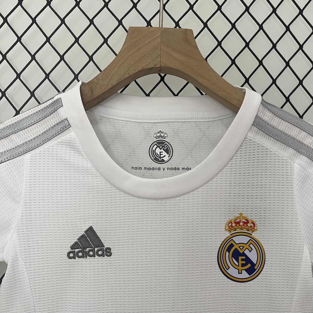 Camisa e shorts retrô infantil do Real Madrid 2015/16