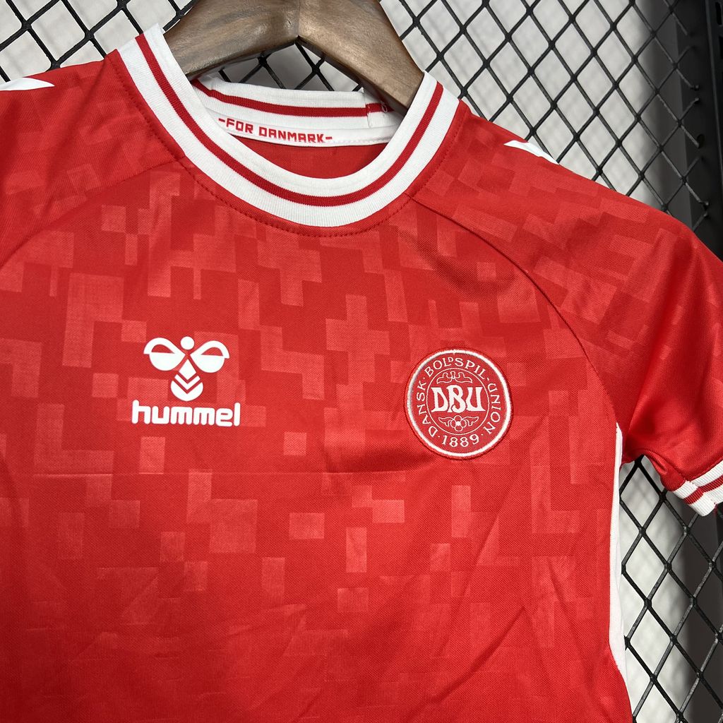 Dinamarca 2024/25 Euro Home Kit Infantil