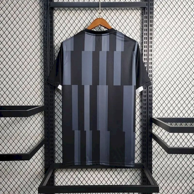 Camisa de treino pré-jogo do Newcastle United 2023/24