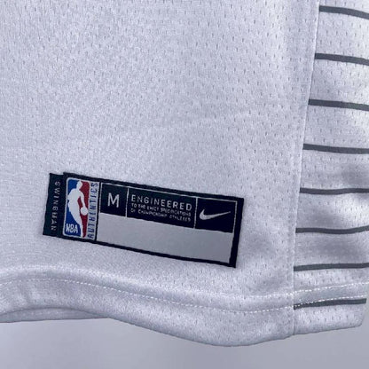 Camisa branca do time juvenil Kawhi Leonard