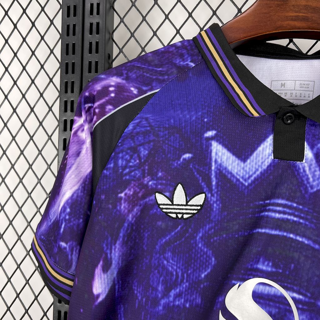 Camisa roxa edição especial do Manchester United 2025/26