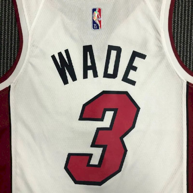 Camisa masculina Dwyane Wade branca da equipe – Edição de 75º aniversário