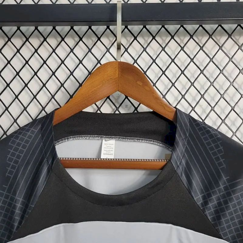 Camisa de treino pré-jogo do Barcelona 2023/24