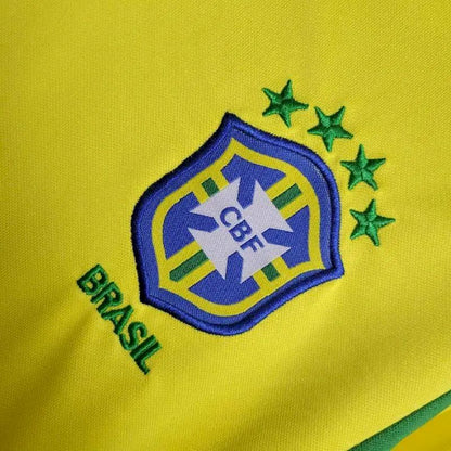 Camisa e shorts retrô infantil Brasil 2002