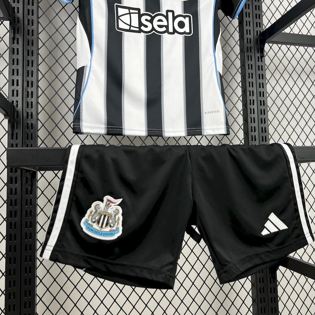 Newcastle United 2025/26 Home Kids Kit