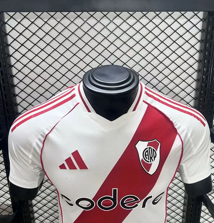 Camisa titular do River Plate 2024/25, versão 2 do jogador