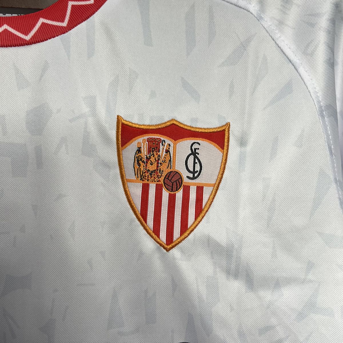 Camisa titular do Sevilla 2024/25