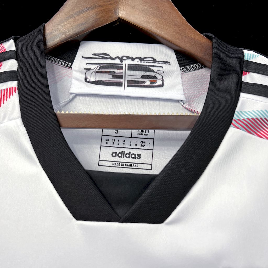 Camisa do Japão 2022/23 com a inicial D
