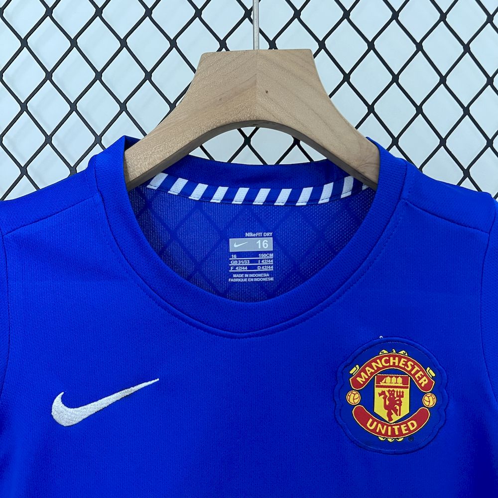 Camisa e shorts retrô infantil do Manchester United 2008/09