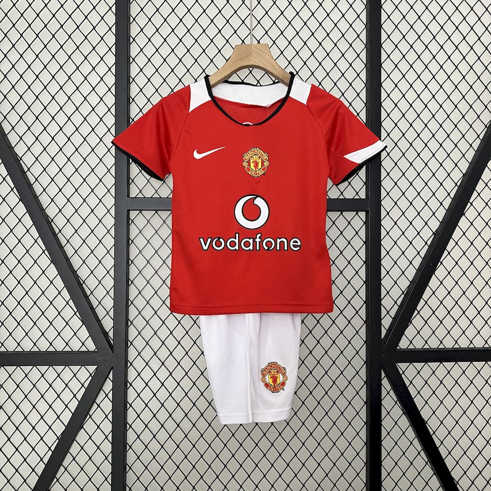 Camisa e shorts retrô infantil Manchester United 2004/06
