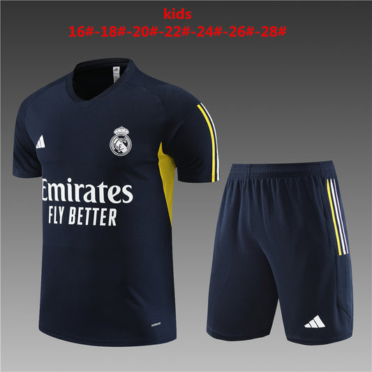 Camisa e short infantil de treino do Real Madrid 2023/24 14001